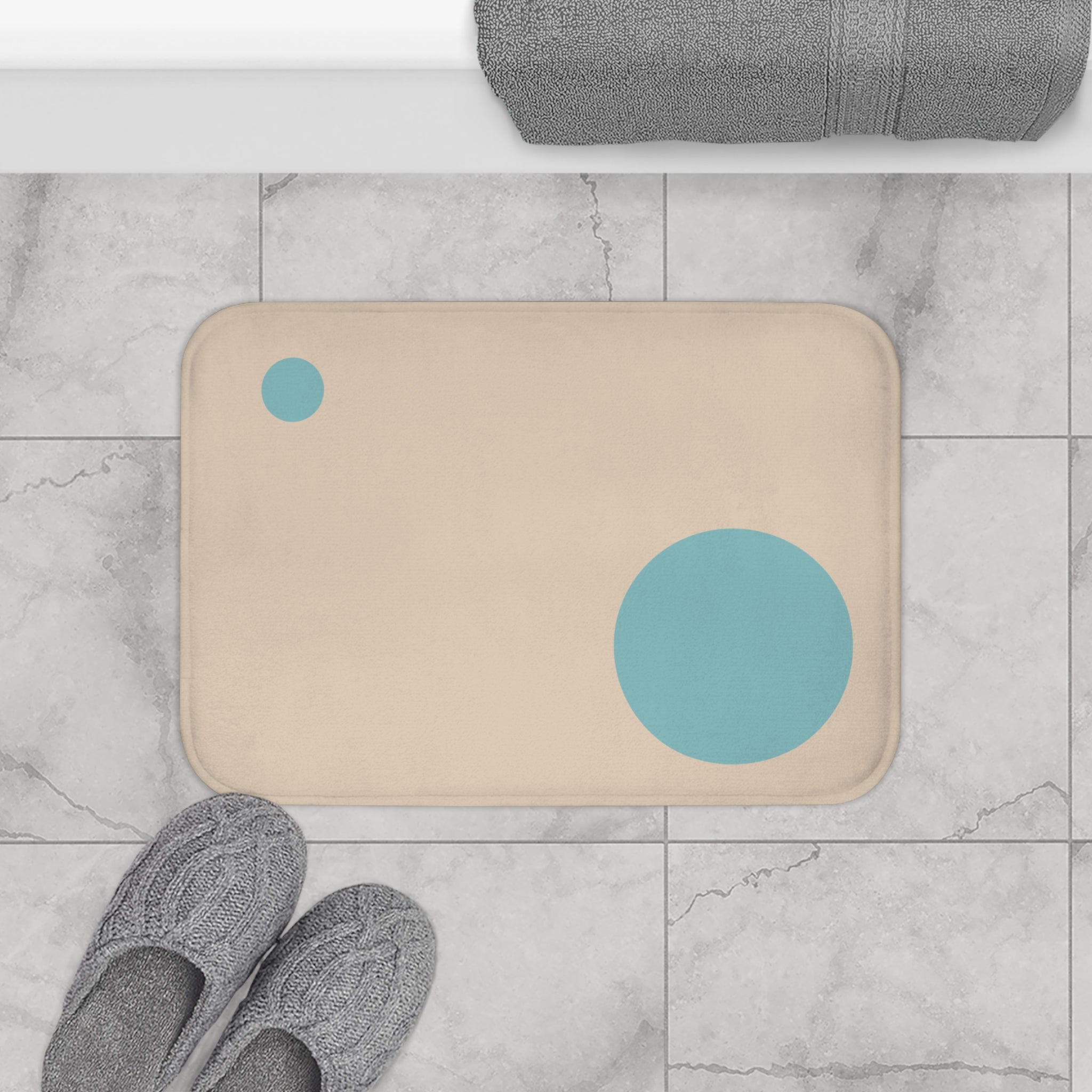 Minimalist Beige Bath Mat with Aqua Dot – Modern Non-Slip Bathroom Rug